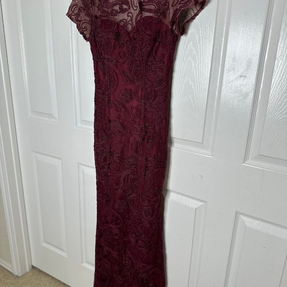 JS Collections Women's Boat Neck Short Sleeve Laced Burgundy  Mermaid Gown - Picture 15 of 16